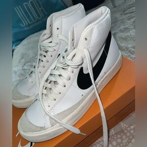 Nike blazer - worn 2x!